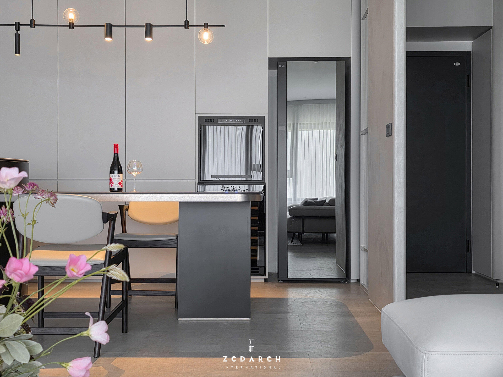 簡約風室內設計透過柔和線條與隱藏收納，營造整齊舒適的西廚/輕食用餐區－竹村空間高雄室內設計